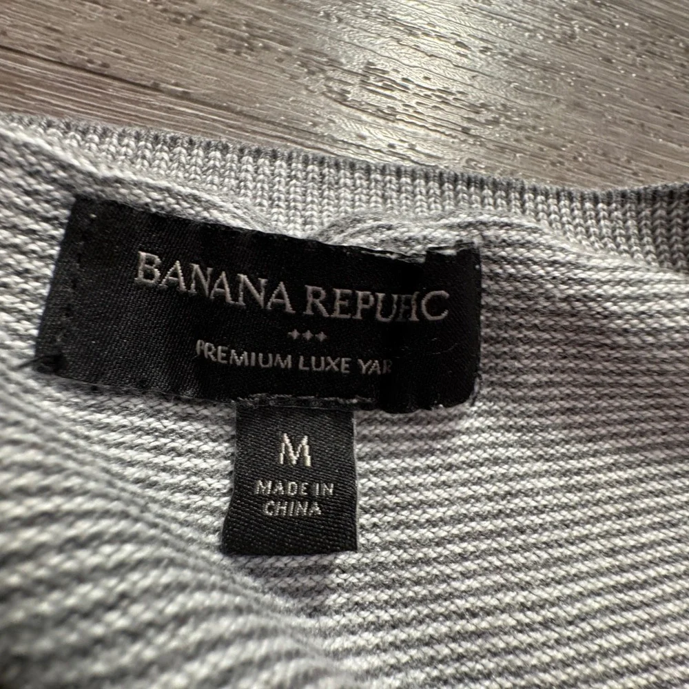Banana Republic Sweater Mens M Gray Striped Silk Cashmere Premium Luxe Yarn